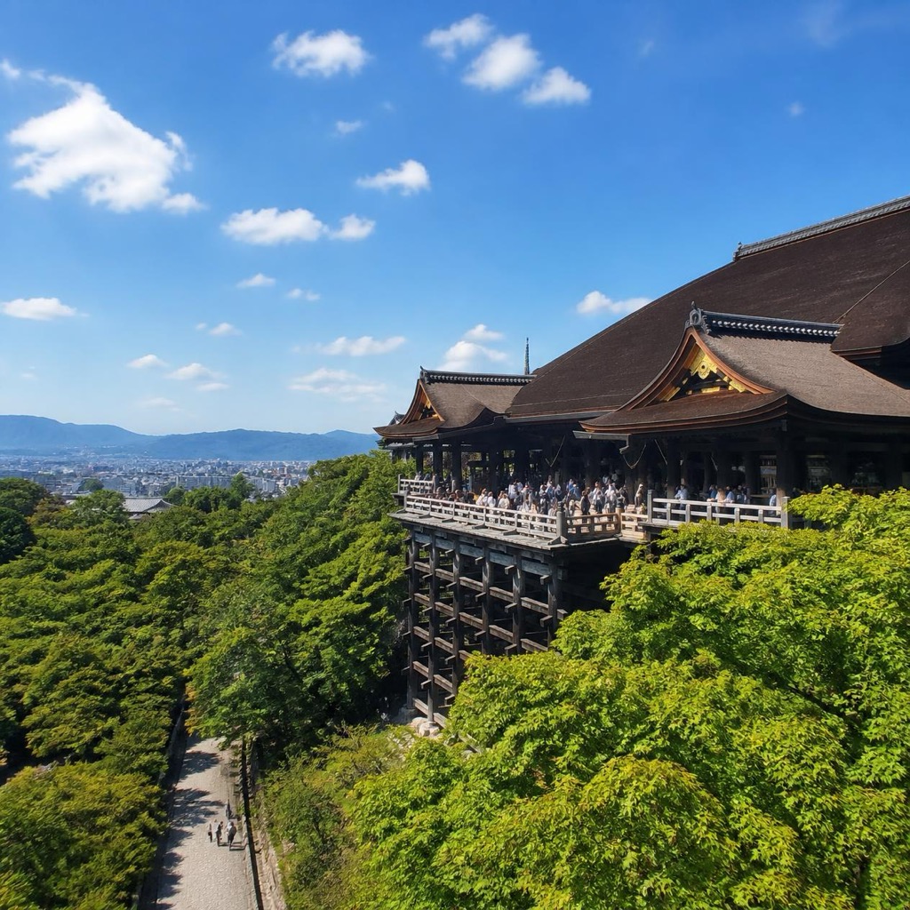 清水寺本堂「清水の舞台」から東山と京都市街を望むパノラマ