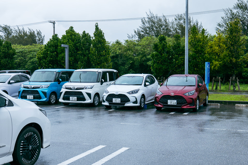 宮古島 レンタカー駐車場 コンパクトカーと軽自動車のラインナップ