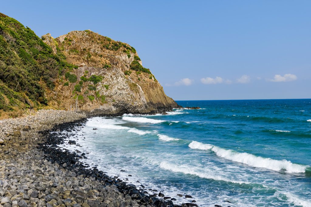風の強い糸島半島の玄界灘沿岸