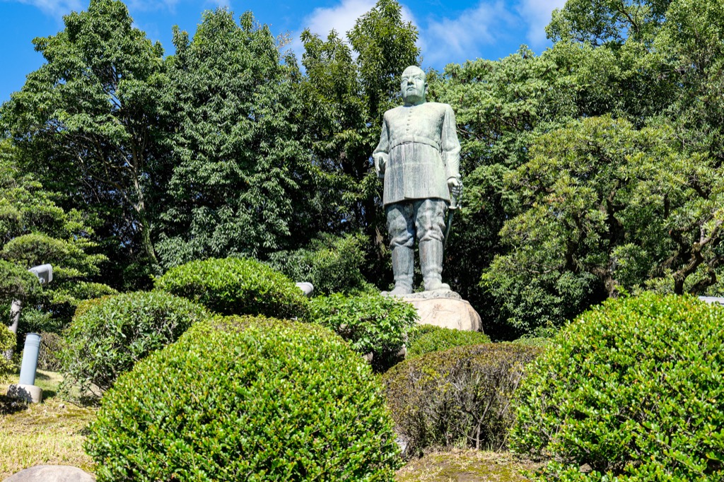 鹿児島市内に立つ西郷隆盛像