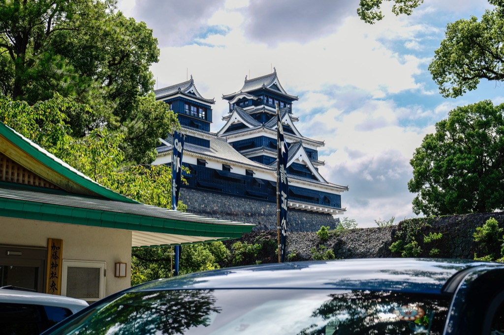加藤神社の境内から見上げた大天守