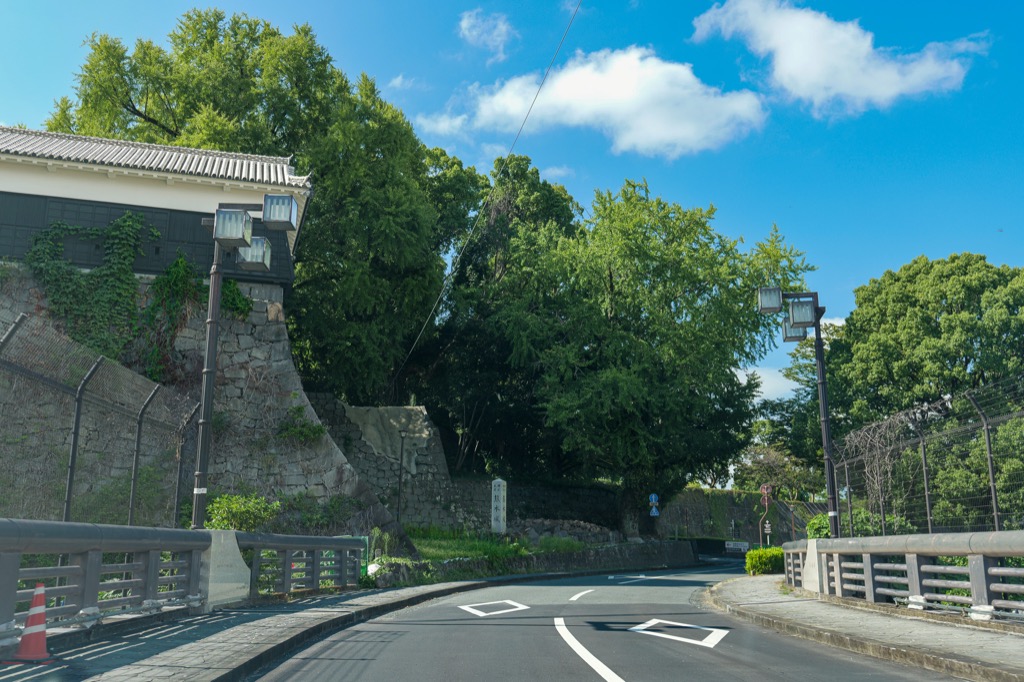 熊本城へ向かう道